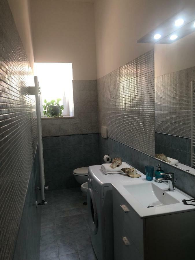 Central House Терачина Екстериор снимка