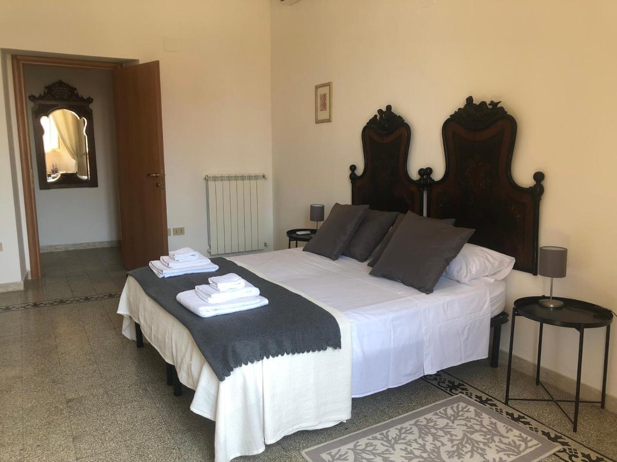 Central House Терачина Екстериор снимка